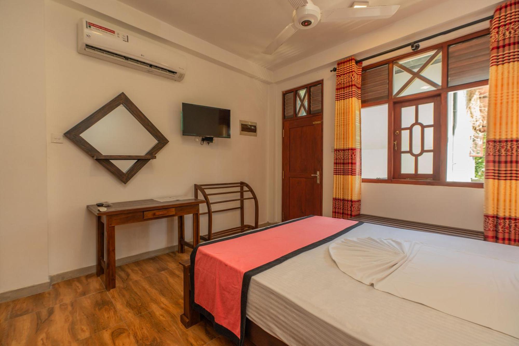 Hotel The Calm Of8 Unawatuna Exterior foto